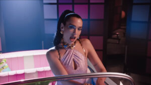 Dua Lipa en video de Dance the Night