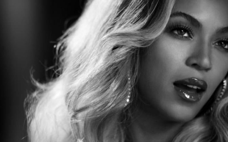 beyonce-in-black-and-white-470